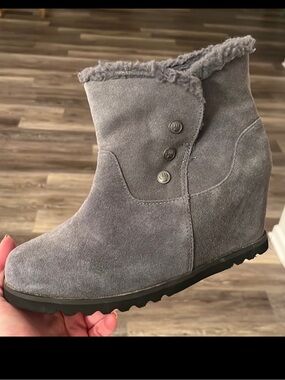 BearPaw Twill wedge heel boots Sherpa lined charcoal size 10 suede